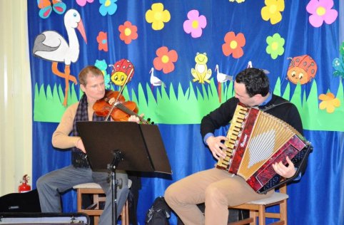 Lekcja muzyki - akordeon i skrzypce