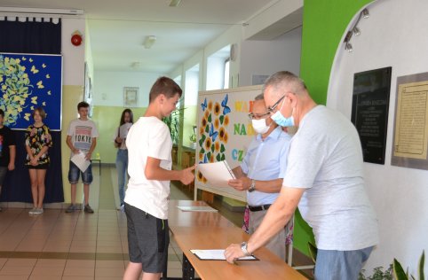 Wręczenie zaświadczeń z egzaminu ósmoklasisty