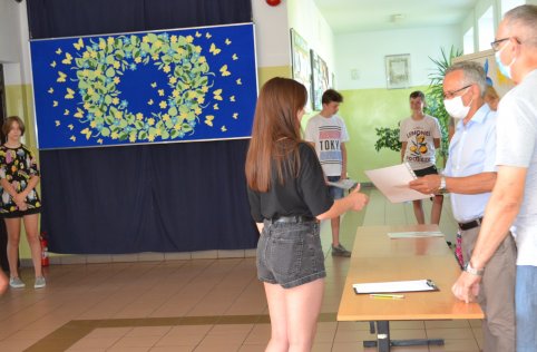 Wręczenie zaświadczeń z egzaminu ósmoklasisty