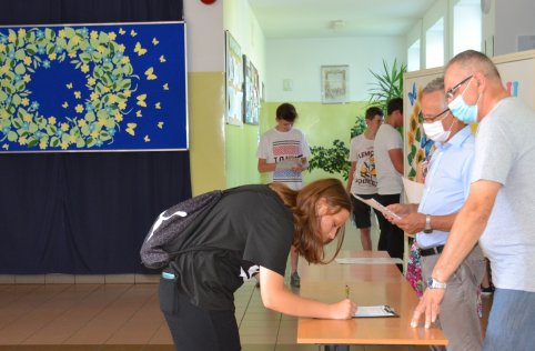 Wręczenie zaświadczeń z egzaminu ósmoklasisty