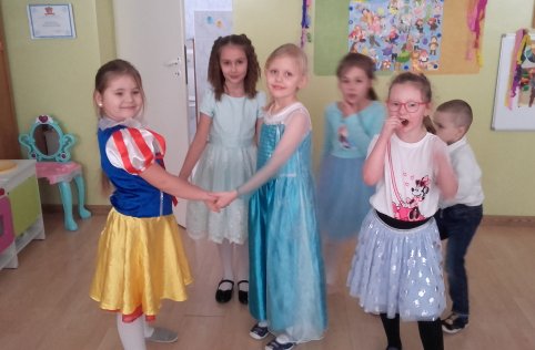 Zabawa karnawałowa u zerówiaków