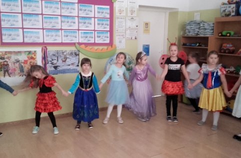 Zabawa karnawałowa u zerówiaków