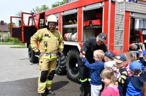 Spotkanie przedszkolaków ze strażakami