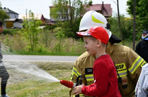 Spotkanie przedszkolaków ze strażakami