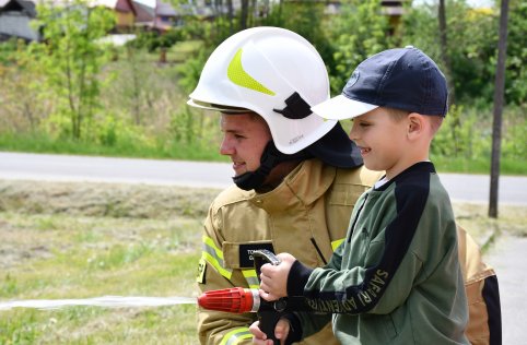 Spotkanie przedszkolaków ze strażakami