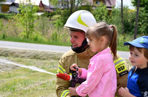 Spotkanie przedszkolaków ze strażakami