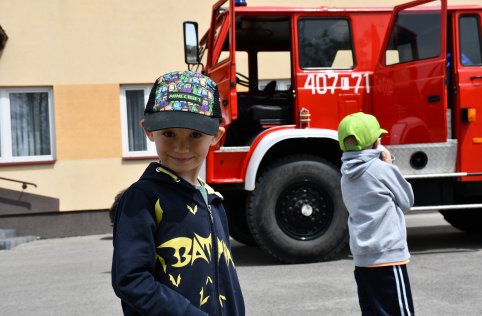 Spotkanie przedszkolaków ze strażakami