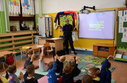 Spotkanie przedszkolaków z policjantką