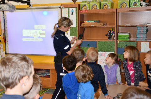 Spotkanie przedszkolaków z policjantką