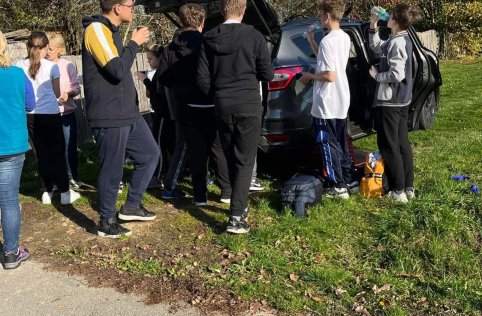 Sprzątanie cmentarza w Szarajówce - październik 2022