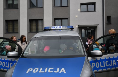Przedszkole z wizytą na policji