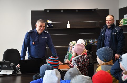 Przedszkole z wizytą na policji