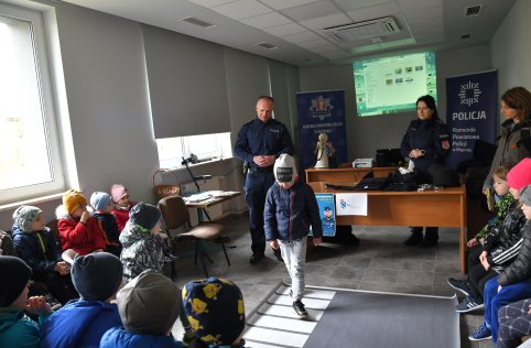 Przedszkole z wizytą na policji