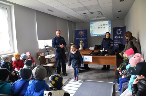 Przedszkole z wizytą na policji