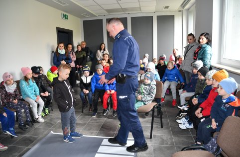 Przedszkole z wizytą na policji