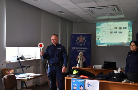 Przedszkole z wizytą na policji