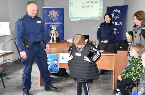 Przedszkole z wizytą na policji