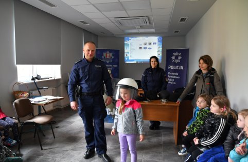 Przedszkole z wizytą na policji