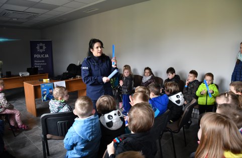 Przedszkole z wizytą na policji