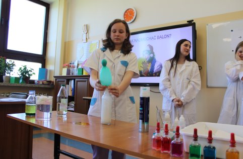 Pokazy fizyczne i chemiczne w naszej szkole