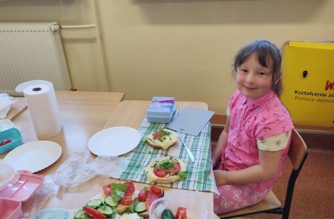 Pierwszaki przygotowują zdrowe kanapki