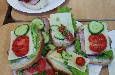 Pierwszaki przygotowują zdrowe kanapki