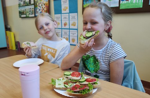 Pierwszaki przygotowują zdrowe kanapki