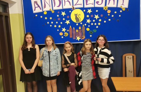 Andrzejki w klasach IV-VIII