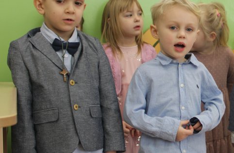 Oddziały przedszkolne świętują Dzień Babci i Dziadka