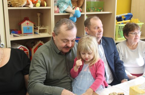 Oddziały przedszkolne świętują Dzień Babci i Dziadka
