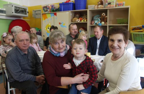 Oddziały przedszkolne świętują Dzień Babci i Dziadka