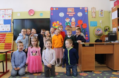 Oddziały przedszkolne świętują Dzień Babci i Dziadka