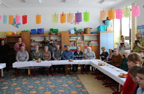 Oddziały przedszkolne świętują Dzień Babci i Dziadka