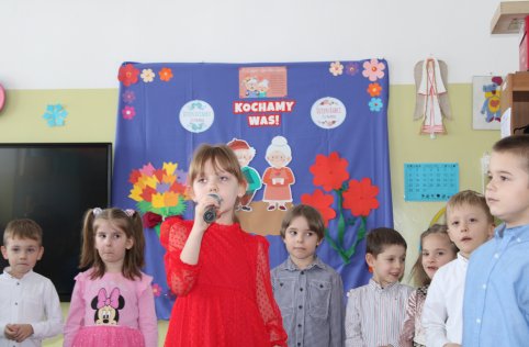 Oddziały przedszkolne świętują Dzień Babci i Dziadka