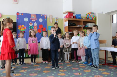 Oddziały przedszkolne świętują Dzień Babci i Dziadka