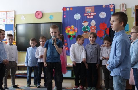 Oddziały przedszkolne świętują Dzień Babci i Dziadka