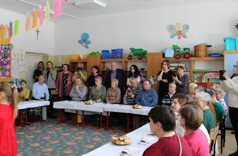Oddziały przedszkolne świętują Dzień Babci i Dziadka