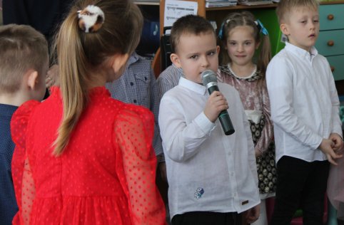 Oddziały przedszkolne świętują Dzień Babci i Dziadka