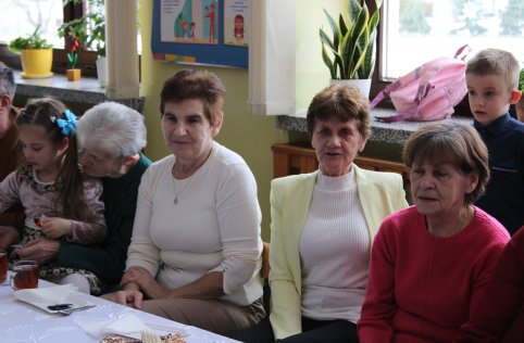 Oddziały przedszkolne świętują Dzień Babci i Dziadka