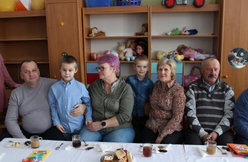 Oddziały przedszkolne świętują Dzień Babci i Dziadka