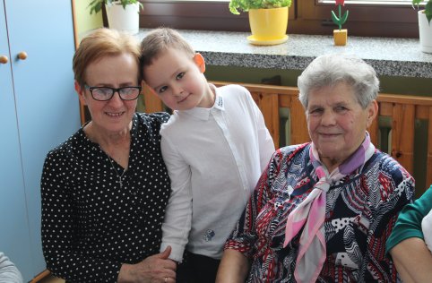 Oddziały przedszkolne świętują Dzień Babci i Dziadka