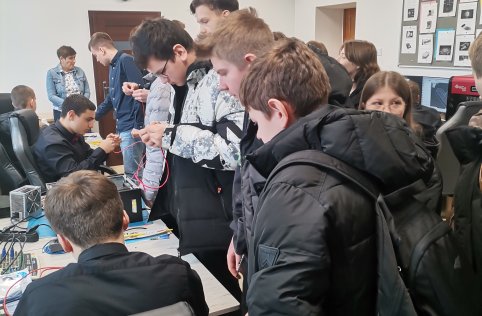 Uczniowie klasy VIII odwiedzili RCEZ