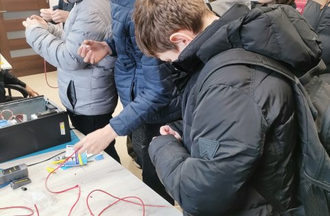 Uczniowie klasy VIII odwiedzili RCEZ