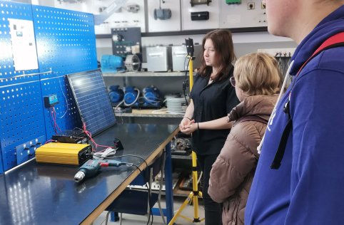 Uczniowie klasy VIII odwiedzili RCEZ