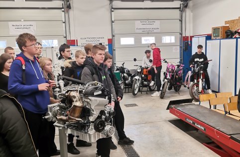 Uczniowie klasy VIII odwiedzili RCEZ