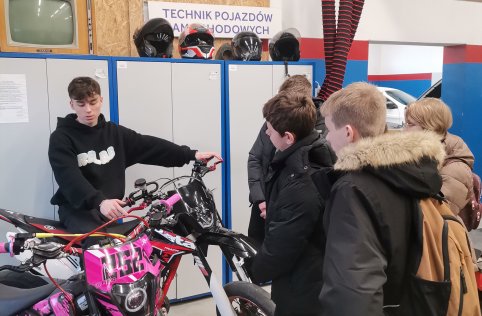 Uczniowie klasy VIII odwiedzili RCEZ