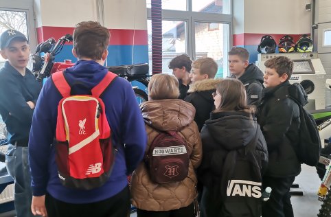 Uczniowie klasy VIII odwiedzili RCEZ