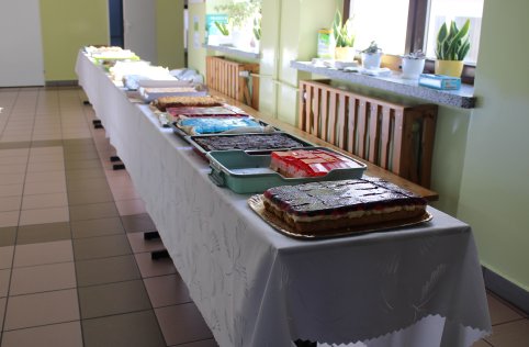 Charytatywny kiermasz ciast - razem dla Karolka