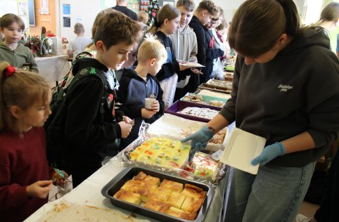 Kiermasz ozdób świątecznych – pomagamy Adasiowi Iwanejko