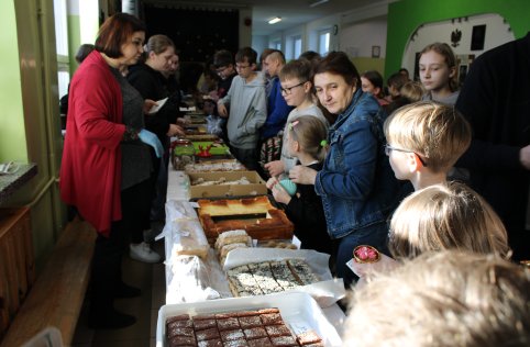 Kiermasz ozdób świątecznych – pomagamy Adasiowi Iwanejko